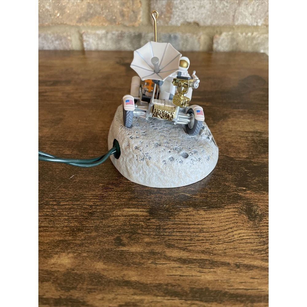 HALLMARK KEEPSAKE ORNAMENT LUNAR ROVER SPACE‎ MOON FLICKERING LIGHT NIB 1999 - Picture 8 of 16